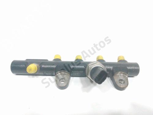 injection-rail-renault-megane-iv-hatchback-b9amn_-2015-32279591 main image