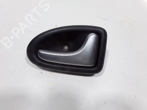 Poignée intérieure arrière droite RENAULT CLIO II (BB_, CB_) 1.2 (BB0A, BB0F, BB10, BB1K, BB28, BB2D, BB2H, CB0A,... (58 hp) 28252260