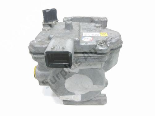 Used AC compressor AC compressor TOYOTA YARIS (_P13_) 1.5 Hybrid (NHP130_, NHP130) (101 hp) 33111878 33111878