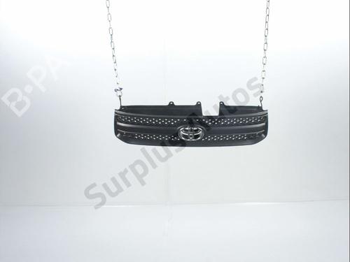 grille-toyota-rav-4-ii-_a2_-2000-2001-2002-2003-2004-2005-28235522 main image