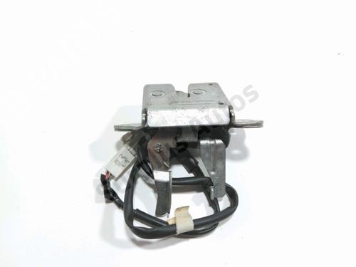 Used Tailgate lock TOYOTA YARIS (_P1_) 1.0 (SCP10_, SCP10R) (68 hp) 30269426