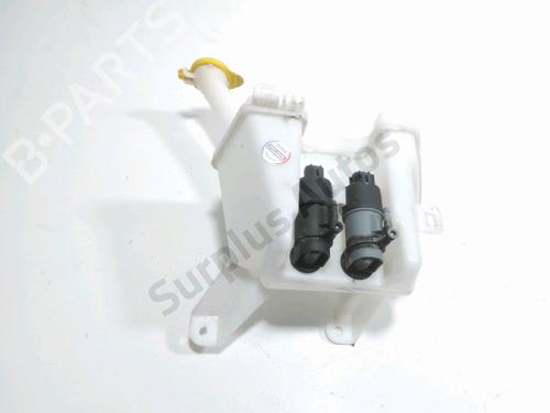 Used Windscreen washer tank TOYOTA YARIS (_P13_) 1.4 D (NLP130_, NLP130) (90 hp) 32402375