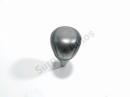 Used Shift knob TOYOTA YARIS (_P13_) 1.5 Hybrid (NHP130_, NHP130) (101 hp) 30843104
