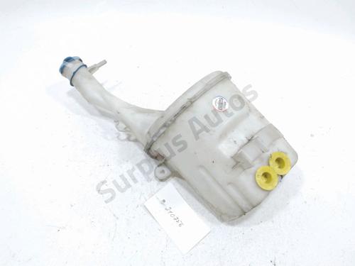 Used Windscreen washer tank TOYOTA YARIS (_P1_) 1.0 (SCP10_, SCP10R) (65 hp) 31008815