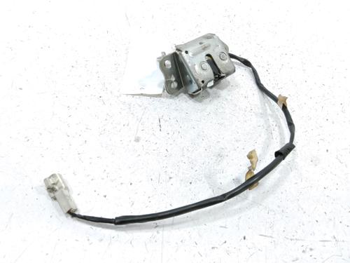 Fechadura da mala TOYOTA YARIS (_P1_) 1.4 D-4D (NLP10_, NLP10R) (75 hp) 31001649