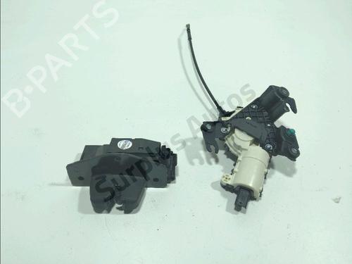 Used Tailgate lock PEUGEOT 3008 II SUV (MC_, MR_, MJ_, M4_) 1.5 BlueHDi 130 (131 hp) 31694268