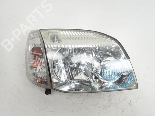 Used Right headlight NISSAN X-TRAIL I (T30) 2.2 dCi 4x4 (136 hp) 31004780