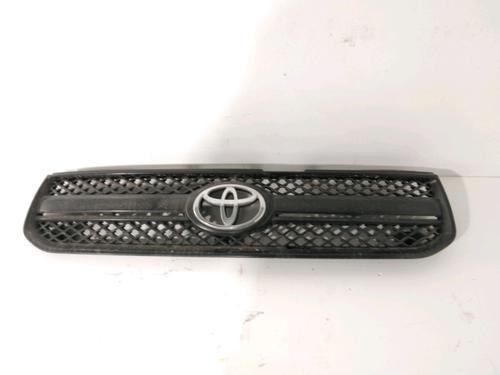 Used Grille TOYOTA RAV 4 II (_A2_) 2.0 D 4WD (CLA20_, CLA21_, CLA20R, CLA21R) (116 hp) 30992990