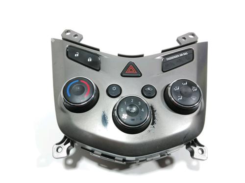 climate-control-chevrolet-aveo-saloon-t300-2011-28227937 main image