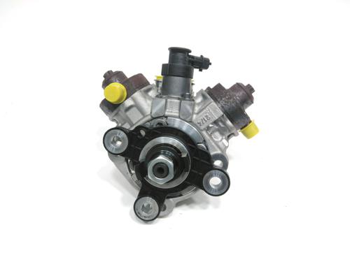 Used Injection pump VOLVO C70 II Convertible (542) D3 (150 hp) 28221163