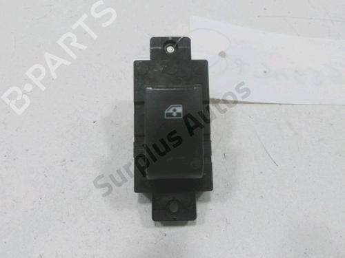 Used Right rear window switch CHEVROLET CAPTIVA (C100, C140) 2.0 D 4WD (150 hp) 30999413