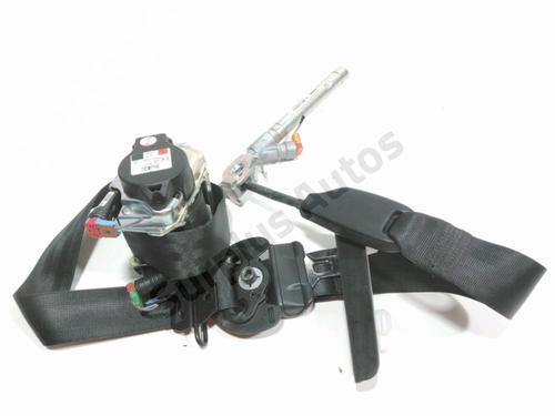front-left-seatbelt-renault-megane-iv-hatchback-b9amn_-2015-40213205 main image