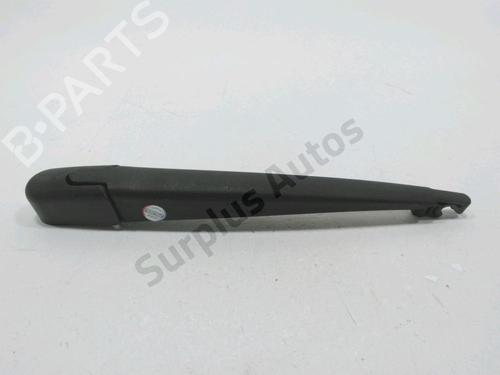 Used Rear windshield wiper arm HYUNDAI i30 (FD) 1.6 CRDi (90 hp) 31007457