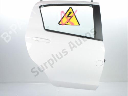 Used Right rear door TOYOTA YARIS (_P13_) 1.5 Hybrid (NHP130_, NHP130) (101 hp) 30828662