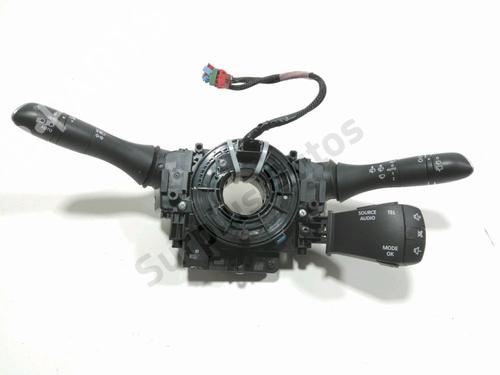 steering-wheel-controls-renault-megane-iv-hatchback-b9amn_-2015-40059381 main image