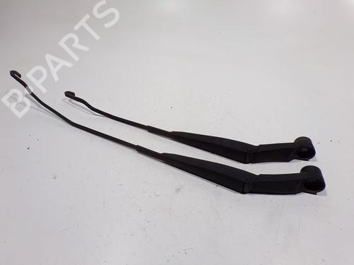 Used Front windshield wiper arm HYUNDAI i20 I (PB, PBT) [2008-2015]  28271591