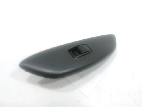 Used Right front window switch TOYOTA YARIS (_P1_) 1.0 (SCP10_, SCP10R) (65 hp) 31207646