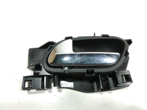 Used Rear left interior door handle Rear left interior door handle PEUGEOT 5008 (0U_, 0E_) 2.0 HDi 150 / BlueHDi 150 (150 hp) 28252776 28252776
