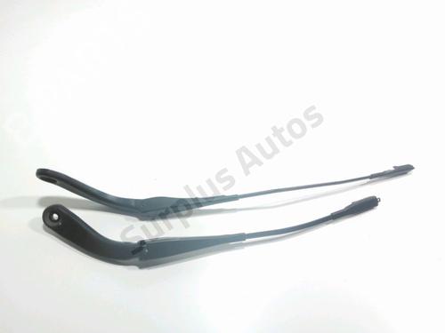 Used Front windshield wiper arm BMW 3 Touring (F31) 318 d (143 hp) 28272057
