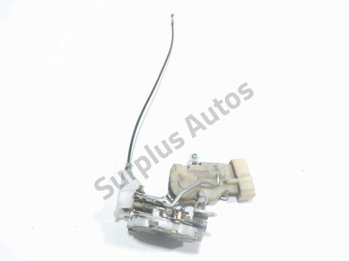 Vergrendeling rechts voor TOYOTA YARIS (_P1_) 1.4 D-4D (NLP10_, NLP10R) (75 hp) 28247679