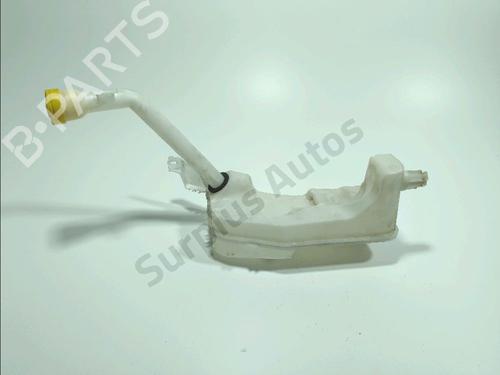 Used Windscreen washer tank RENAULT CAPTUR I (J5_, H5_) 0.9 TCe 90 (90 hp) 31608304