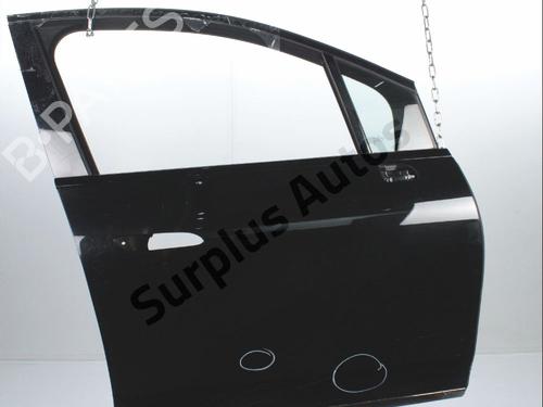 right-front-door-mercedes-benz-eqs-suv-x296-2022-36661003 main image