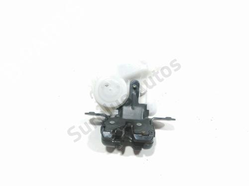 Used Tailgate lock TOYOTA YARIS (_P13_) 1.0 (KSP130_, KSP130) (69 hp) 28260724