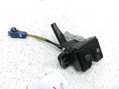 Bakluke lås TOYOTA YARIS (_P9_) 1.3 VVT-i (SCP90_, SCP90R) (87 hp) 31001641