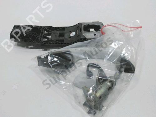 front-left-exterior-door-handle-vw-golf-vii-5g1-bq1-be1-be2-2012-2013-2014-2015-2016-2017-2018-2019-2020-2021-30995962 main image