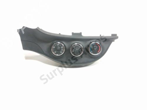Used Climate control TOYOTA YARIS (_P13_) 1.3 (NSP130_, NSP130) (99 hp) 28228119