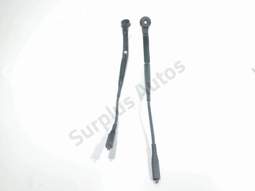 Used Front windshield wiper arm FORD KUGA II (DM2) 2.0 TDCi (140 hp) 29553359
