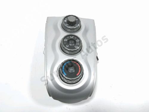 Comando chauffage TOYOTA YARIS (_P9_) 1.4 D-4D (NLP90_, NLP90R) (90 hp) 31180660
