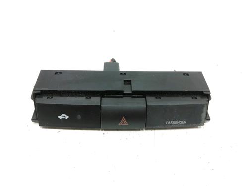 Used Warning switch Warning switch TOYOTA COROLLA Verso (ZER_, ZZE12_, R1_) 2.2 D-4D (AUR10_, AUR10R) (136 hp) 30990157 30990157