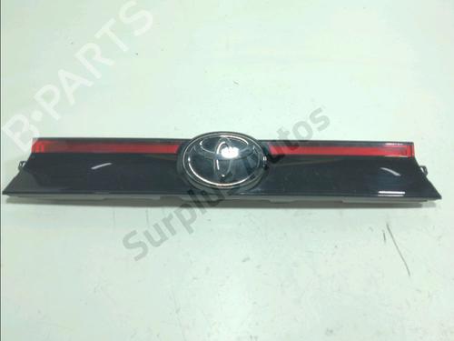 Used Rear center light Rear center light TOYOTA YARIS CROSS (MXP_) 1.5 Hybrid (MXPJ10) (116 hp) 39737706 39737706