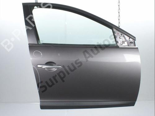 Used Right front door Right front door 37017821 37017821