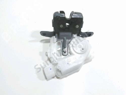 Used Tailgate lock TOYOTA YARIS (_P13_) 1.5 Hybrid (NHP130_, NHP130) (101 hp) 30843290