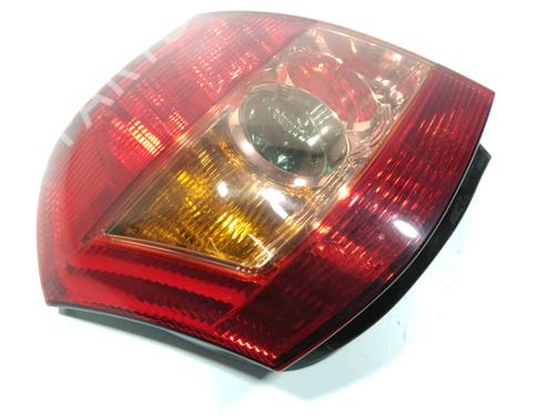 Used Right taillight TOYOTA COROLLA (_E12_) 2.0 D-4D (CDE120R, CDE120L_) (116 hp) 28268665