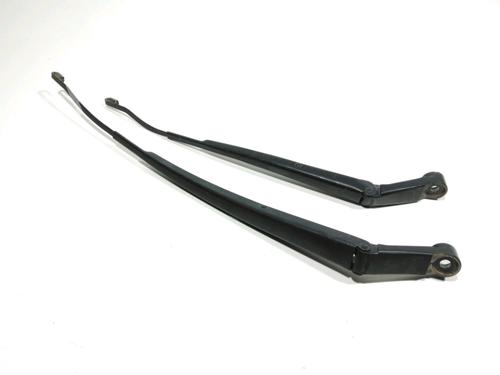 Used Front windshield wiper arm TOYOTA YARIS (_P9_) 1.4 D-4D (NLP90_, NLP90R) (90 hp) 29860215