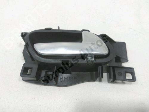 Used Rear right interior door handle Rear right interior door handle 37457696 37457696
