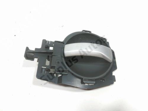 Used Front right interior door handle Front right interior door handle 29858199 29858199