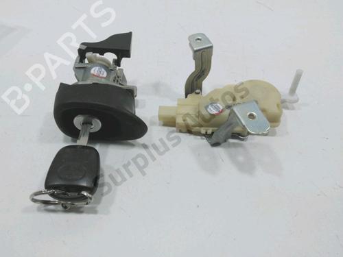 Commutateur TOYOTA YARIS (_P9_) 1.3 VVT-i (SCP90_, SCP90R) (87 hp) 31001395