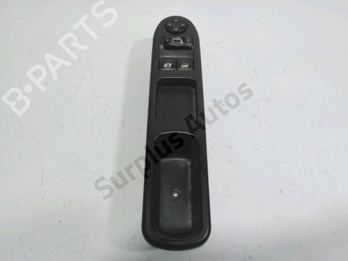 Comutador vidro frente esquerdo Comutador vidro frente esquerdo PEUGEOT 207 (WA_, WC_) 1.4 HDi (68 hp) 35893545 35893545