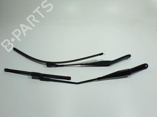 Used Front windshield wiper arm FORD FIESTA VI (CB1, CCN) 1.5 TDCi (75 hp) 29860196