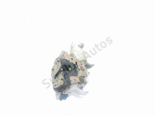 Used Front right lock NISSAN X-TRAIL I (T30) 2.2 Di 4x4 (114 hp) 28247602