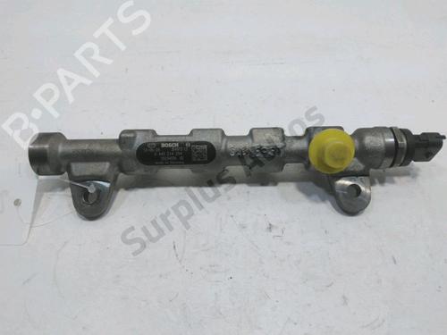 Used Injection rail FIAT 500L (351_, 352_) 1.6 D Multijet (199LYD1B) (105 hp) 30985148