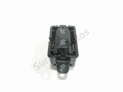 switch-renault-megane-iv-hatchback-b9amn_-2015-36509166 main image
