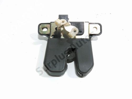 tailgate-lock-audi-a4-b5-8d2-1994-1995-1996-1997-1998-1999-2000-2001-37870941 main image