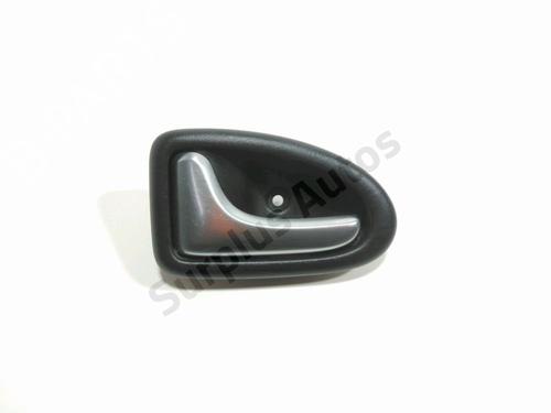 Venstre fortil invendig håndtag RENAULT CLIO II (BB_, CB_) 1.2 (BB0A, BB0F, BB10, BB1K, BB28, BB2D, BB2H, CB0A,... (58 hp) 28243372