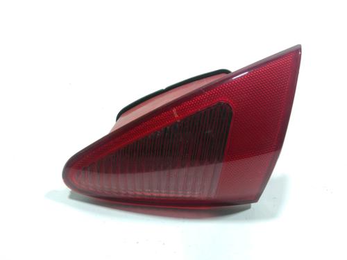 Højre baklys, luke ALFA ROMEO 147 (937_) 1.6 16V T.SPARK (937.AXA1A, 937.AXB1A, 937.BXB1A) (120 hp) 28267237
