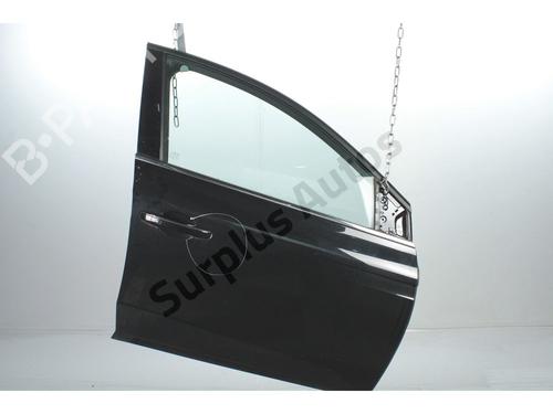 right-front-door-renault-megane-iv-hatchback-b9amn_-2015-35773733 main image